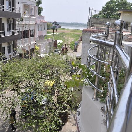 Golden River Varanasi Exterior foto